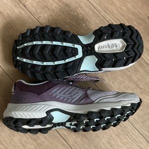 Women’s Saucony trail shoes size 7.5 in excellent condition